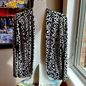 Chicos Black/White Open Front Top Size 1 (Medium)